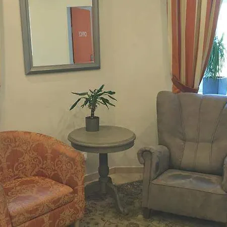 Le Petit Hotell