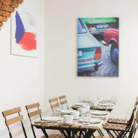 Le Petit Hotell