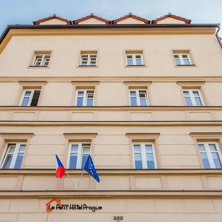 Le Petit Hotel
