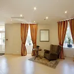 Le Petit Hotel 3*