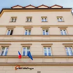 Le Petit Hotel