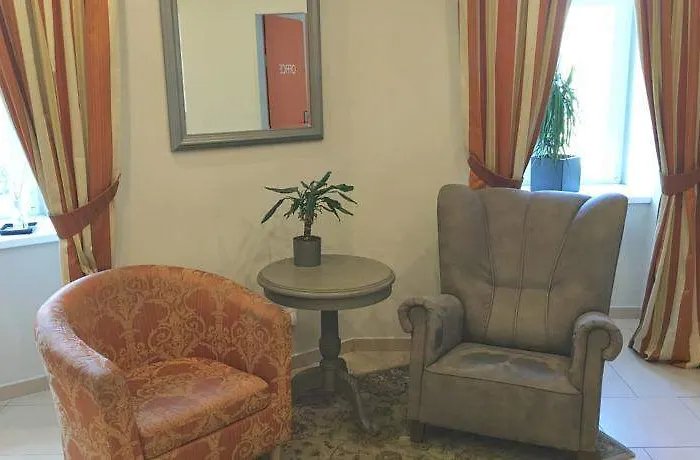 Le Petit Hotel