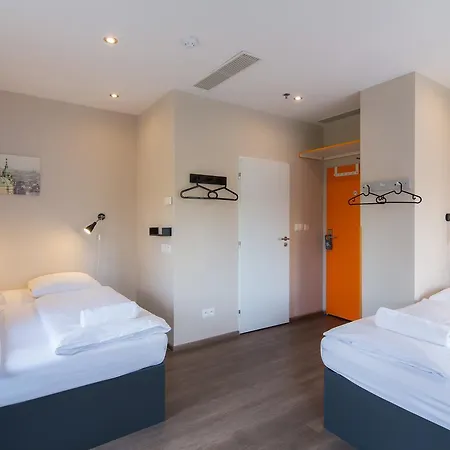 Le Petit Hotell 3*